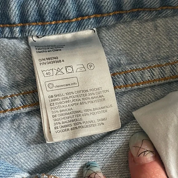 H&M Woman’s Light Blue Scallop-Hem Low Waist Denim Shorts Size: 8 - Picture 12 of 12